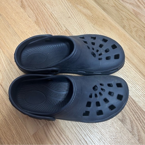 Caged Black Sandals Men’s Sz 7 Women’s Sz 9 Closed Toe Water Shoe